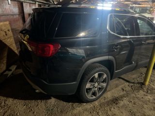 2018 GMC Acadia SLT - Exterior Rear Right Corner Image